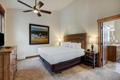 Spacious Upstairs Townhome with Private Garage condo thumb 2
