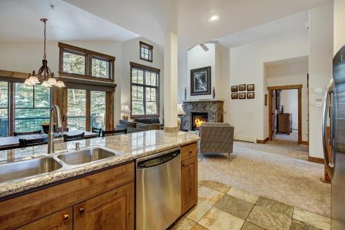 Spacious Upstairs Townhome with Private Garage condo thumb 4