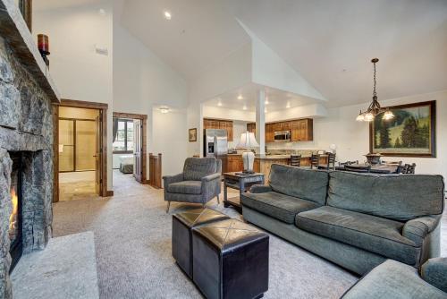 Spacious Upstairs Townhome with Private Garage condo detail