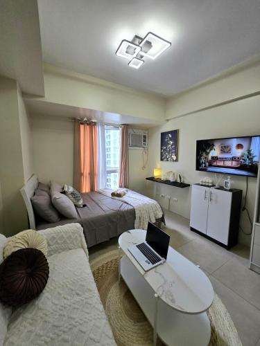 Pool view Studio with WiFi & Netflix , Avida Riala, Cebú