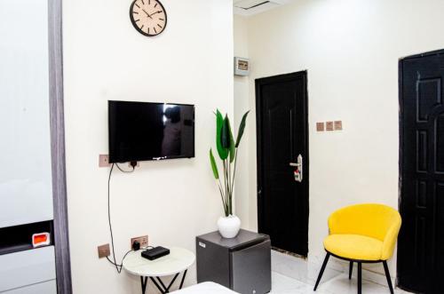 Furnished one-bedroom bungalow in a secure and serene part of Ibadan