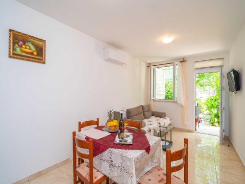 Apartments Zarac - One Bedroom Apartment with Terrace