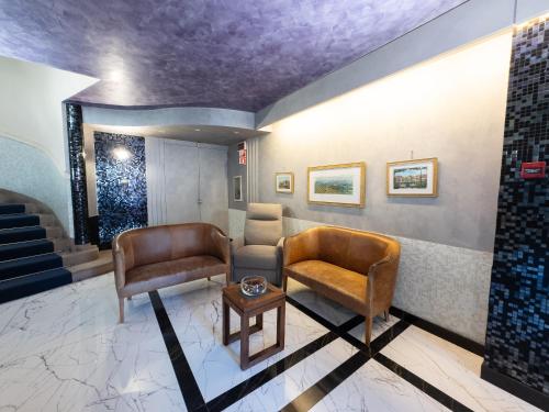 Vestabils, Hotel Astoria in Fidenza