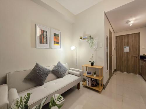 1BR Condotel with Balcony at FAME Residences #FM64
