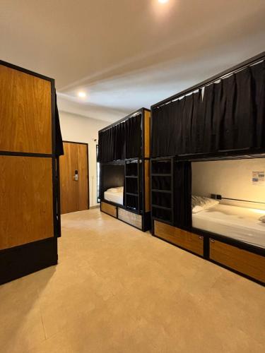 Bed in 6-Bed Mixed Dormitory Room image 3
