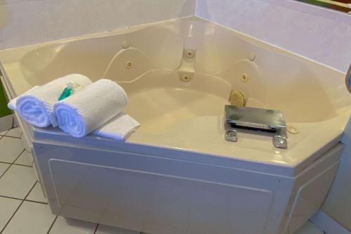Quality Inn Bolingbrook I-55 - image 11