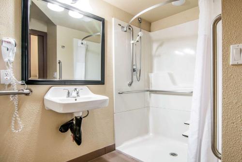 Queen Room with Two Queen Beds - Accessible/Non-Smoking