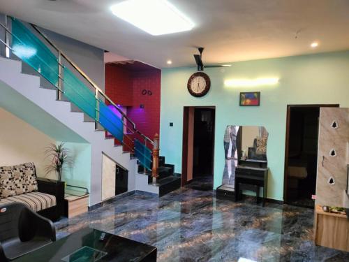 Nainika home stay way to isha and marudhamalai in Maruthamalai