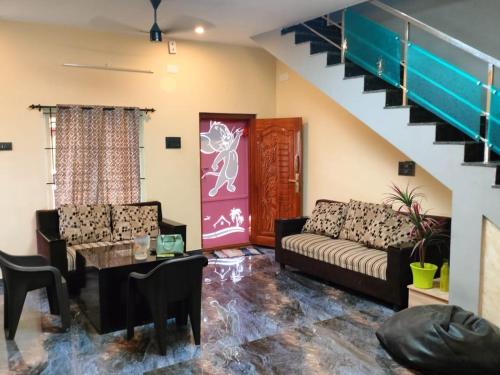 Nainika home stay way to isha and marudhamalai in Maruthamalai