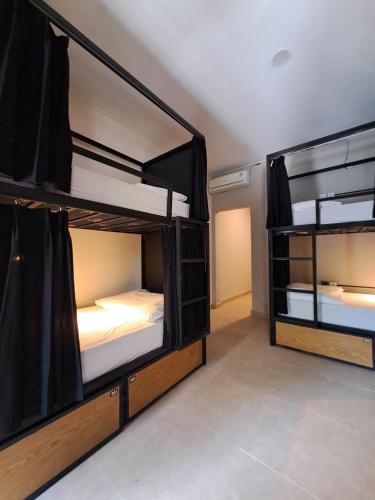 Bed in 6-Bed Mixed Dormitory Room image 5