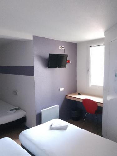 Premiere Classe Niort Est - Chauray - image 12