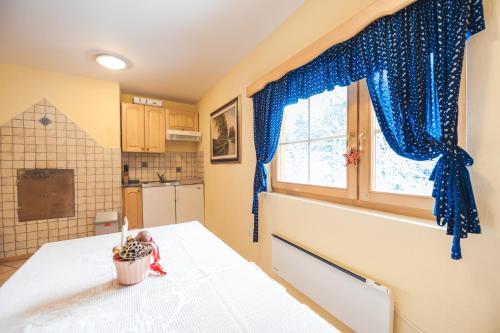 кухня, Authentic Pohorje house with riverside outdoor sauna in Resnik