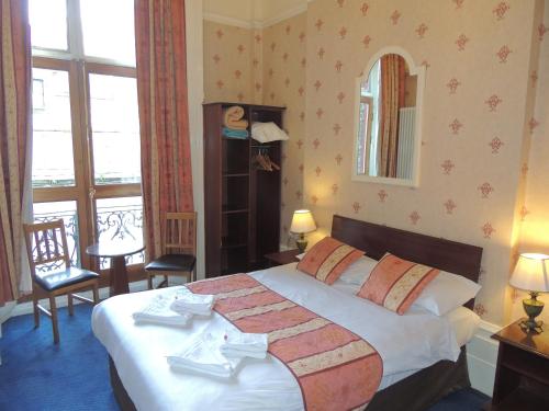 Dolphin Hotel - image 5