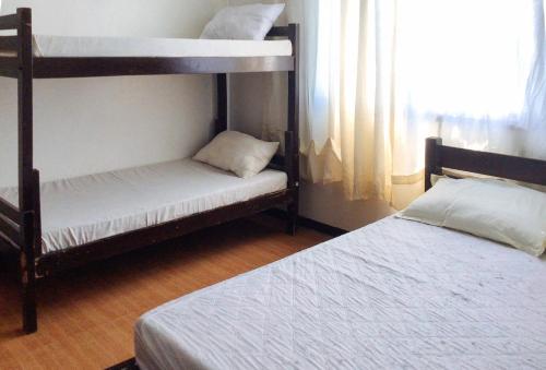 RedDoorz at Nenas Hotel Dagupan City Room Type - Family Room