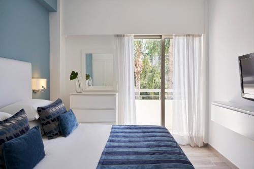 Family Suite Inland View room in Atlantica Oasis Hotel
