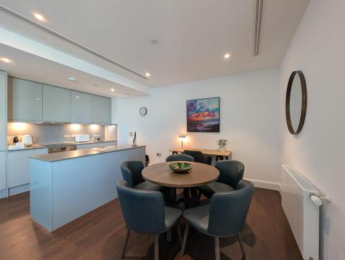 Canary Wharf by Charles Hope