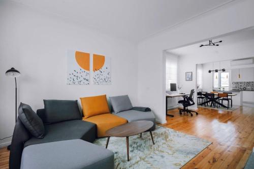 Luminous Central Retreat Spacious 2BD Apartment by Flat Mаnager, Sofia (Foto 2)