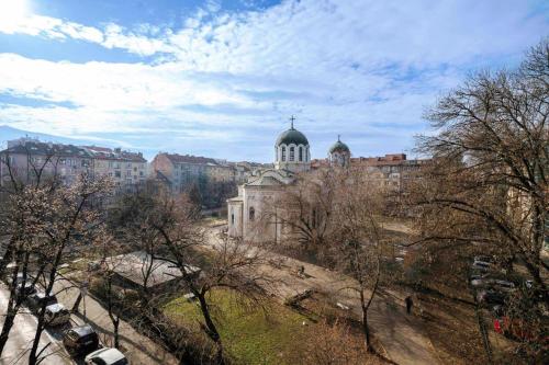 Luminous Central Retreat Spacious 2BD Apartment by Flat Mаnager, Sofia (Foto 9)