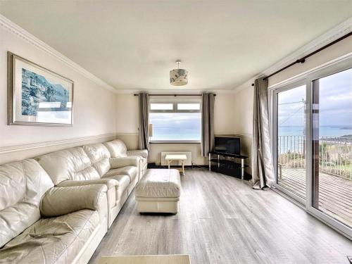 Seaside Escape-Sleeps10-Family&PetFriendly-Balcony
