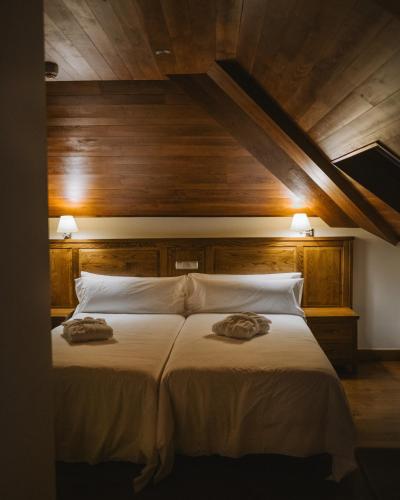 2 twin beds