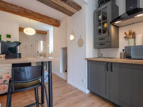 Charmant studio à 5 minutes de villefranche (Charmant studio a 5 minutes de villefranche) in 丹尼斯