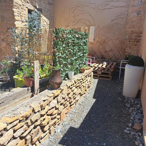 Charmant studio à 5 minutes de villefranche (Charmant studio a 5 minutes de villefranche) in 丹尼斯