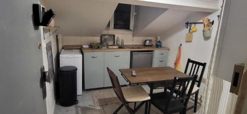 Cozy attic Clichy Levallois near Sole Mio