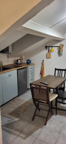 Cozy attic Clichy Levallois near Sole Mio