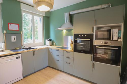 ห้องครัว, Crazy Villa Radar 89 - Heated pool - Multisports field - 2h Paris - 30p in ชาบลิ