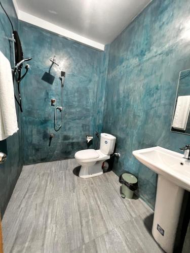 Double Room with Balcony image 2