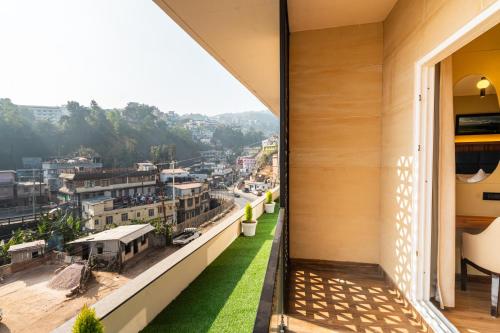 Balcony/terrace, The White Rock Inn & Dine in Motinagar