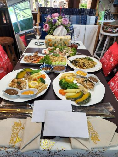 Restaurant, Kwanruean Boutique Hotel in Sing Buri