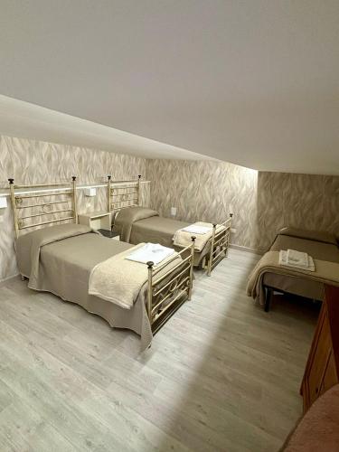 1 double bed, 3 twin beds
