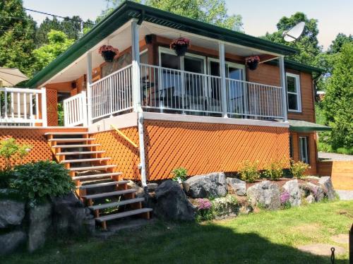 Viesnīcas āriene, Charming Chalet in Sainte-Thècle with Jacuzzi (Charming Chalet in Sainte-Thecle with Jacuzzi) in Senžendepila (QC)