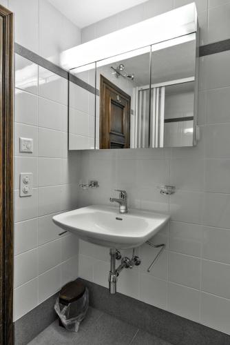 Apartment image 8