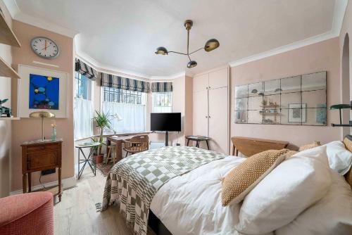 Cozy Studio Steps from Notting Hill - Great Rate, Londyn