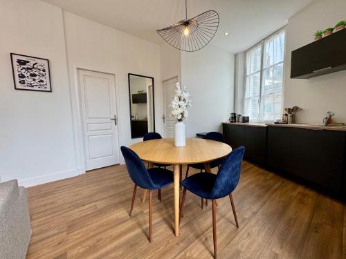 Kitchen, Centre ville terrasse et vue Chateau in Saumur Town Center