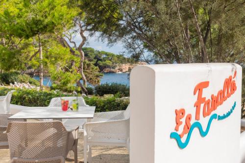 طعام و مشروبات, Inturotel Cala Azul in فيلانيتش