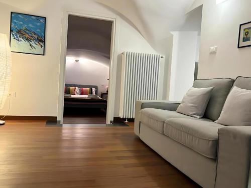 Palazzo Lomellini Historic Retreat by M3trocubo - Elegant Apartment near Aquarium & Via Garibaldi, Janov (fotografie 6)