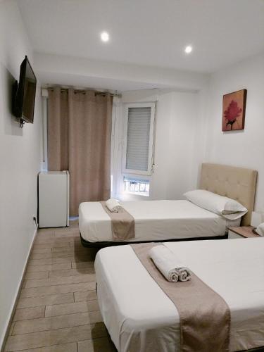 Double or Twin Room with Private Bathroom image 2