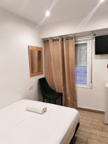 Double or Twin Room with Shared Bathroom image 2