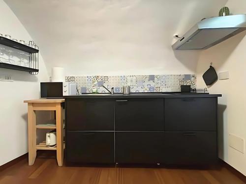 Palazzo Lomellini Historic Retreat by M3trocubo - Elegant Apartment near Aquarium & Via Garibaldi, Janov (fotografie 10)