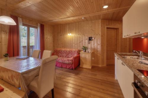 2 bedrooms, 4 beds