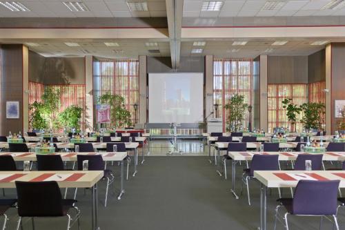 Arvena Park Hotel - image 3
