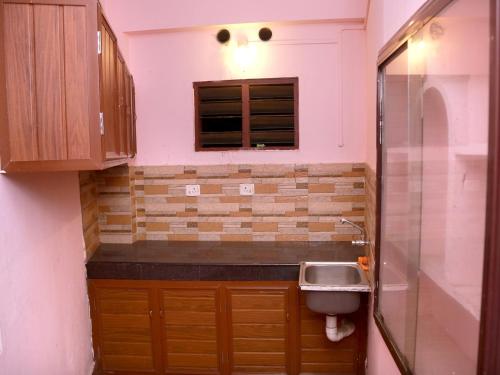 virtuve, Royal Residency Apartment in Erumely