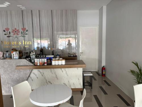 Restoran, Florens Inn Guest House and Cafe in Godean