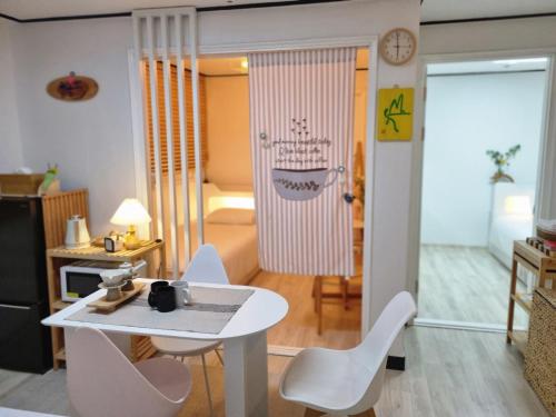 Ruby House, Seul