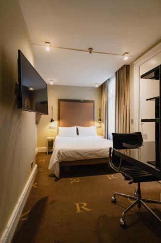 Small Double Room image 4