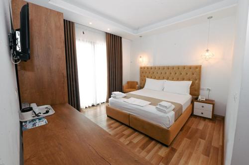 4 twin beds