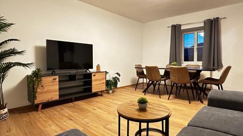 2 bedrooms, 4 beds